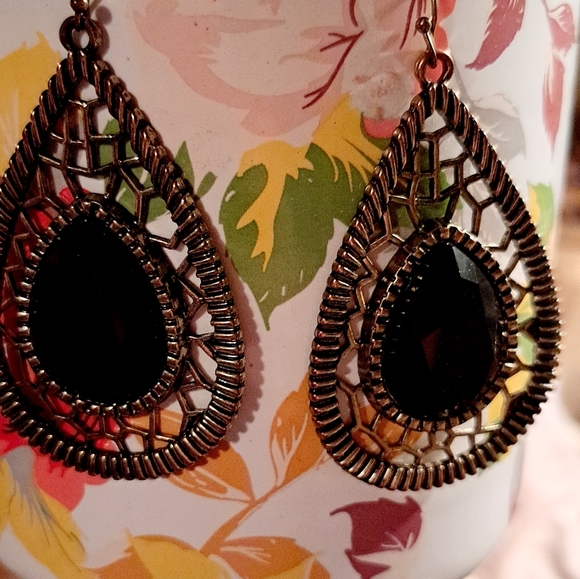 Ladies Beautiful Teardrop Fashion Earrings Faceted Glass Surrounded by Gold Tone - Picture 3 of 4